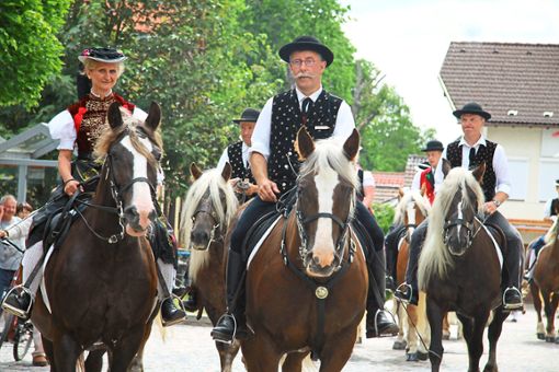 Am Eulogius treffen sich schon früh morgens Ross und Reiter, um das größte Fest in Lenzkirch zu feiern. Foto: Kerdraon Foto: Schwarzwälder Bote