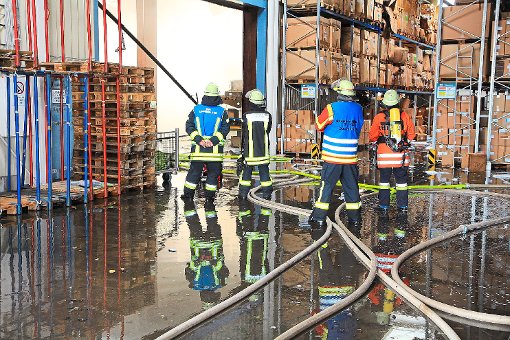 Mehrere Tage waren die Feuerwehrmänner nach dem Großbrand bei der Firma Formesse im Einsatz. Foto: Bächle