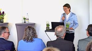 Rektorin Alexandra Bormann begrüßt die Teilnehmer   des  Gesundheitskongresses. Foto: HFU