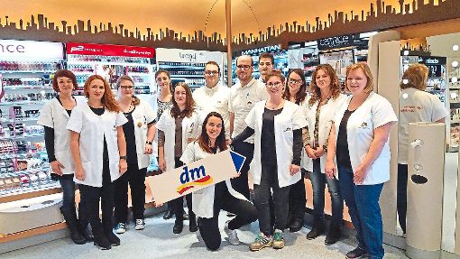 Das Dotternhausener dm-Team freut sich auf die Eröffnung des neuen Markts. Foto: dm Foto: Schwarzwälder-Bote