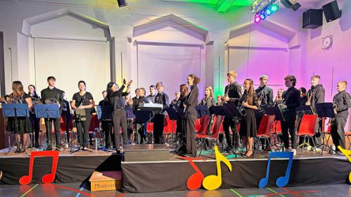 Viel Applaus erhielt das Jugendblasorchester für seine Darbietungen an dem Konzertabend. Foto: Benner
