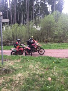 In den vergangenen Wochen wurden häufig Motocrossfahrer gesichtet, die sich im Wald aufhalten.  Foto: Landratsamt Schwarzwald-Baar-Kreis