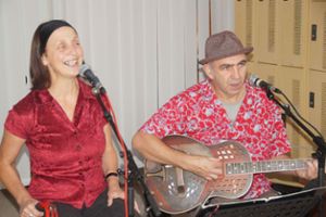Candy Andy und Rolf Royce  spielen beim   Happy Friday am Freitag, 28. Juni, im Furtwanger Bregtalbad.  Foto: Archiv Foto: Schwarzwälder Bote