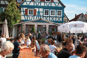 Die Besucher genossen  Musik und gutes Essen auf dem Rettichfest in Neubulach. Fotos: Biermayer Foto: Schwarzwälder Bote