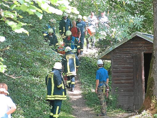 Bergwacht und Feuerwehr Rottweil bergen eine verunglückte Wanderin im Eschachtal bei Bühlingen. Foto: Feuerwehr