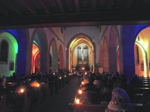 Ein außergewöhnliches Farbenspiel bot sich den Besuchern der Nacht der offenen Kirche. Foto: Rapp Foto: Schwarzwälder Bote
