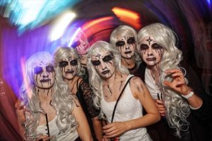 Hexen, Vampire und andere Gruselgestalten haben sich im Rottweiler Kraftwerk zum schaurig-schönen Halloween-Party getroffen. Zum Artikel mit Bildergalerie Foto: Frank Engelhardt