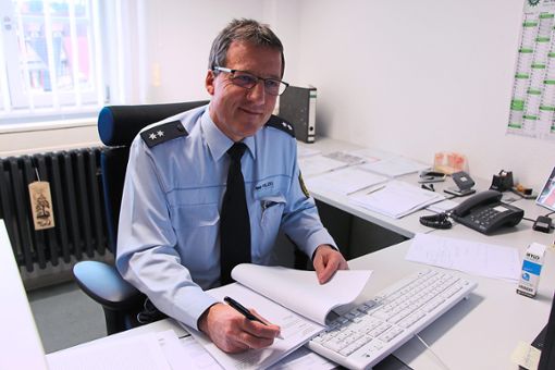 Wolfgang Helmling vom Polizeirevier Nagold  mahnt zu mehr Vorsicht im Internet. Foto: Buck Foto: Schwarzwälder Bote