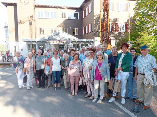 Nach dem Erlebnis Baumwipfelpfad geht es  für die Mitglieder des Vöhrenbacher Kirchenchores gleich wieder mit der Bergbahn hinab nach Bad Wildbad.   Foto: Heimpel Foto: Schwarzwälder Bote