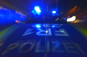 Ein Zeitungsausträger ist während seiner Arbeit in Oberwolfach von seinem eigenen Auto überrollt worden. Er starb an seinen Verletzungen.  Foto: dpa