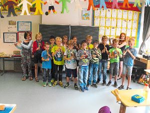 Grundschüler  aus  Emmingen und     dem Kernen treten  als  Flötenensemble  auf. Foto: Meyer Foto: Schwarzwälder-Bote