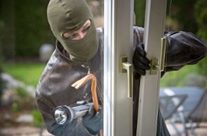 Gekippte Fenster oder nicht abgeschlossene Türen  sind eine Einladung für Einbrecher. Foto: © Gina Sanders – stock.adobe.com/www.BilderBox.com