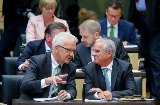 Ministerpräsident Winfried Kretschmann hat die Neuschaffung von 98 Stellen in den Ministerien der grün-schwarzen Koalition verteidigt. Foto: dpa