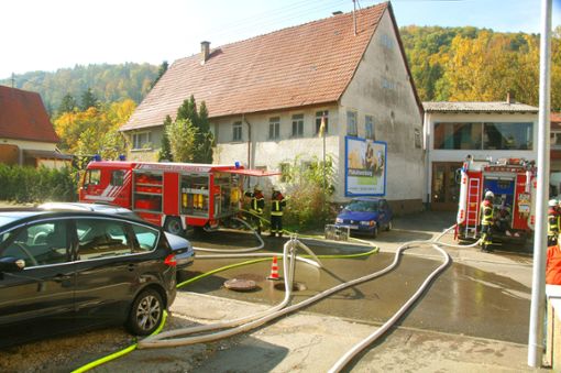 Wegen des Küchenbrands mit starker Rauchentwicklung rückte die Feuerwehr nach Hausen in die Ebinger Straße aus. Foto: Rapthel-Kieser