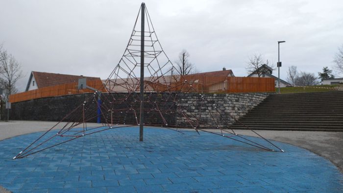 Seilpyramide auf Waldmössinger Schulhof wird erneuert