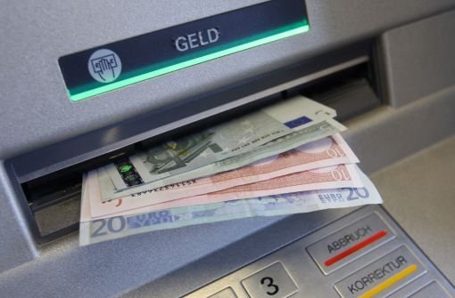 Vorsicht beim Geldabheben in Stuttgart-Mitte: Am Marktplatz haben Unbekannte einen Geldautomaten manipuliert und so eine noch nicht bekannte Zahl von Menschen um ihr Geld gebracht. Foto: dpa/Symbolbild