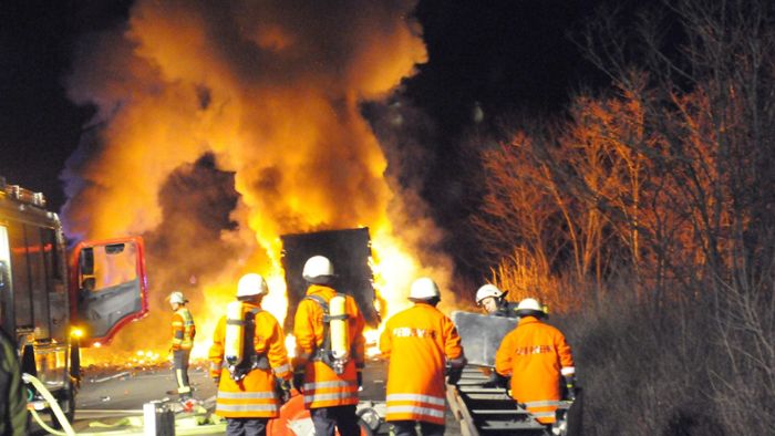 Autobahn 81: Sattelzug geht in Flammen auf