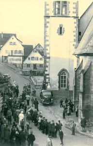 Die Schau zeigt Wildberger Ansichten aus alten Zeiten – wie hier ein Bild an der Martinskirche. Foto: Stadt Wildberg Foto: Schwarzwälder Bote