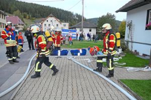 Die Menschenrettung steht im Mittelpunkt der Herbstprobe bei der Hammereisenbacher Feuerwehr. Fotos: Ketterer Foto: Schwarzwälder Bote