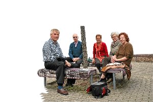 Einige Mitglieder der Gruppe Lesepaten in Schömberg. Von links: Rolf Stahr, Gerd Meier, Christina Keppler, Christel Mettler und Annemarie Flecken.  Fotos: Fisel Foto: Schwarzwälder-Bote