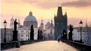 „Als wir dann gegen Morgen, über die Karlsbrücke nachhause gingen, war ich allerdings glücklich“, schreibt Kafka an seinen Geliebte Milena Jesenska. Foto: dpa/Czech Tourism