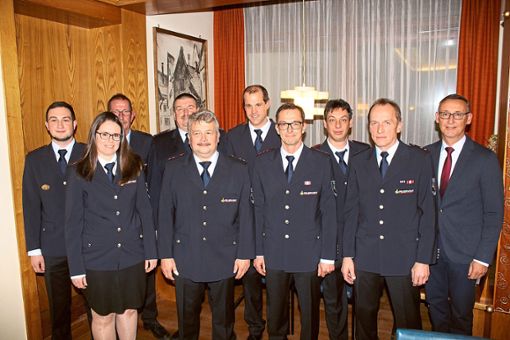 Der  Ausschuss der Feuerwehr Altensteig-Stadt (Vierter von links Abteilungskommandant Joachim Theurer). Foto: Köncke Foto: Schwarzwälder Bote