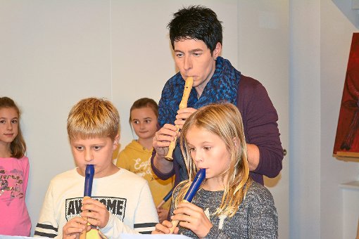 Michaela Rohkohl hatte mit ihren Flötenkids sehr schöne Lieder einstudiert. Foto: Wölfle Foto: Schwarzwälder-Bote