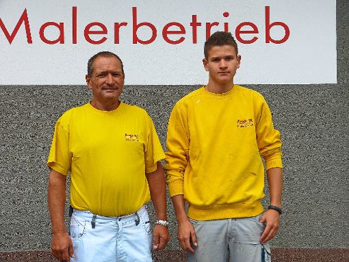 Tobias Kraft (rechts) mit seinem Vater und Ausbilder Thomas Kraft Foto: Ziegelbauer Foto: Schwarzwälder-Bote