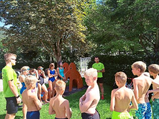 Kinder lernten im Calmbacher Waldfreibad den Triathlonsport kennen.  Foto: Skizunft Foto: Schwarzwälder-Bote