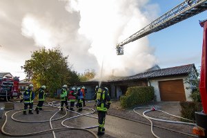 Beim Brand eines Einfamilienhauses in Großbottwar (Kreis Ludwigsburg) ist am Donnerstag ein 81 Jahre alter Mann lebensgefährlich worden.  Foto: www.7aktuell.de | Dan Becker