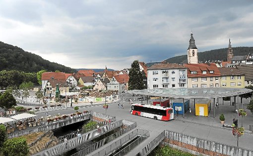 Stadtnah zwischen Busbahnhof und Altstadt liegt das Anker-Areal (links). Im nächsten Jahr soll das Gelände an einen Investor verkauft werden. Foto: Fritsch