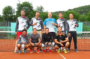 Stolz ist das Team des Burladinger Tennisclubs auf den Aufstieg in die Verbandsliga.  Fotos: Pfister Foto: Schwarzwälder-Bote