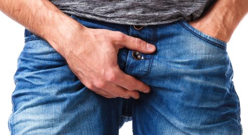 Der Mann öffnete seinen Reißverschluss und hantierte an seinem Penis.  Foto: BLACKDAY/ Shutterstock