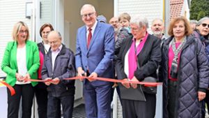 Das rundum sanierte alte Schulhaus in der Pfrondorfer Ortsmitte wurde   offiziell eingeweiht. Foto: Uwe Priestersbach