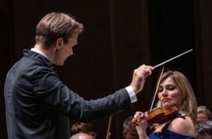 Dirigent Vitali Alekseenok, Geigerin Diana Tishchenko Foto: Rainer Pfisterer