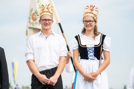 Schäferkönig Dominik Fröschle und Schäferkönigin Sophia Hagenlocher auf dem Podest. Foto: dpa