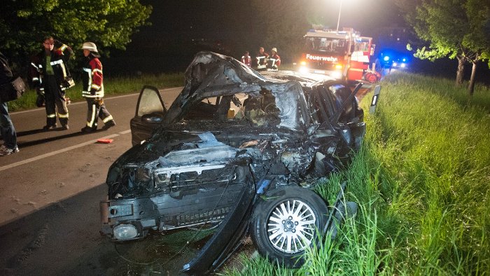 Volvo fährt frontal auf Mini: 35-Jährige stirbt