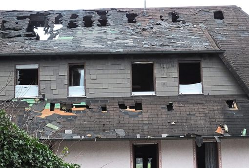 Noch ist unklar, wie der Brand in diesem Wohngebäude in Oberkollwangen ausgelöst wurde.  Foto: Stocker