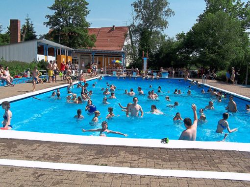 Freibadspaß pur in Tannheim – damit das möglich bleibt, muss das Freibad gerettet werden.   Foto: Heinig