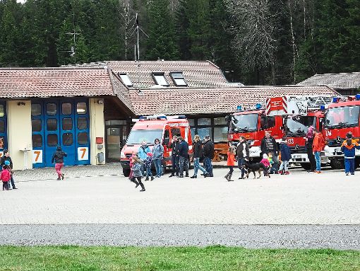 Zahlreiche Besucher strömten zum Frühjahrs-Opening der Schömberger Feuerwehr. Foto: Stocker Foto: Schwarzwälder-Bote