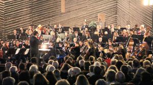 Die mehr als 100 Musiker bieten in der Kirche ein beeindruckendes konzert zwischen Klassik und Populärmusik. Fotos: Rudolf Foto: Schwarzwälder Bote