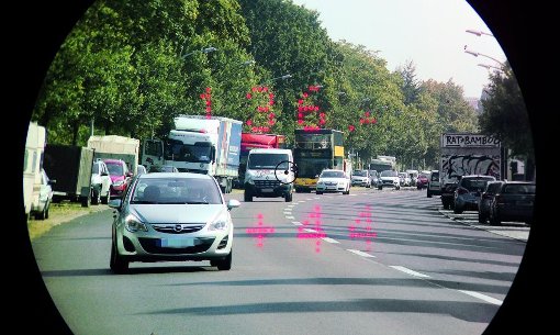 Blick durchs Laser-Auge: Angezeigt wird, um wie viel ein Fahrzeug zu schnell ist. Foto: Jutrczenka