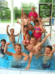 Groß war die Freude bei dem jungen Schwimmteam der Gemeinschaftsschule.   Foto: Schule Foto: Schwarzwälder Bote