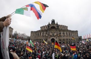 In Dresden sind wieder tausende Pegida-Anhänger auf die Straße gegangen.  Foto: dpa-Zentralbild