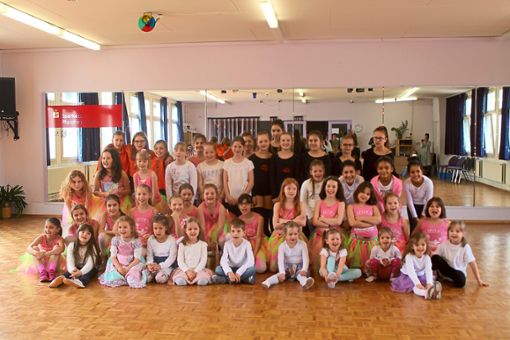59 Tänzer verschiedener Altersklassen nahmen an der Prüfung teil.  Foto: TSZ Calw Foto: Schwarzwälder Bote