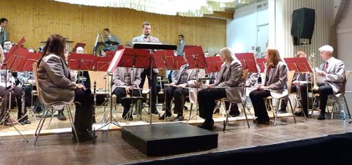 Die  Orchester und  Solisten  sorgen beim Konzert für musikalischen Genuss. Fotos: Derix-Kessler Foto: Schwarzwälder Bote