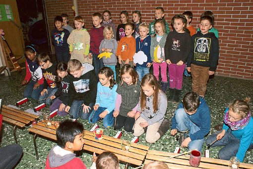 Grundschüler in Grüningen beschäftigten sich mit der Geschichte um den kleinen Stern. Foto: W. Limberger Foto: Schwarzwälder-Bote