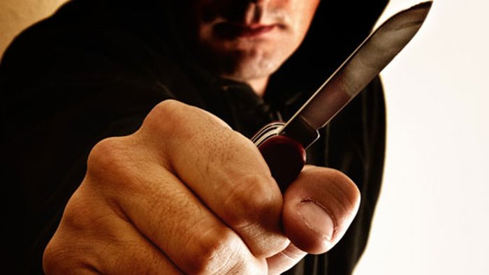 Mit Messer auf Kontrahenten eingestochen