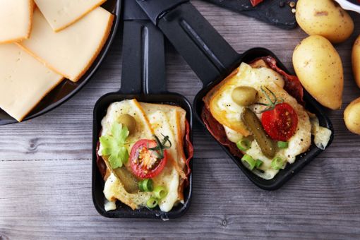 Ein beliebtes Silvester-Essen: Raclette. Foto: beats1/ Shutterstock