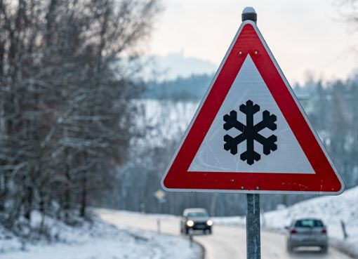 Schnee und Glätte erwartet der Deutsche Wetterdienst für den Zollernalbkreis. (Symbolfoto) Foto: dpa/Armin Weigel